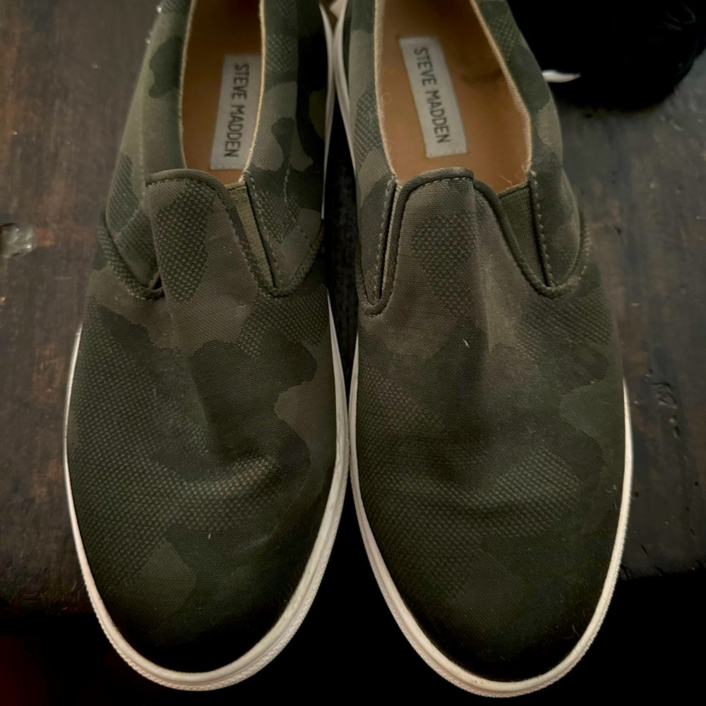 Steve Madden slip on shoes